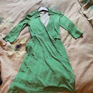 Vintage Diane Von Furstenberg 100% silk wrap dress